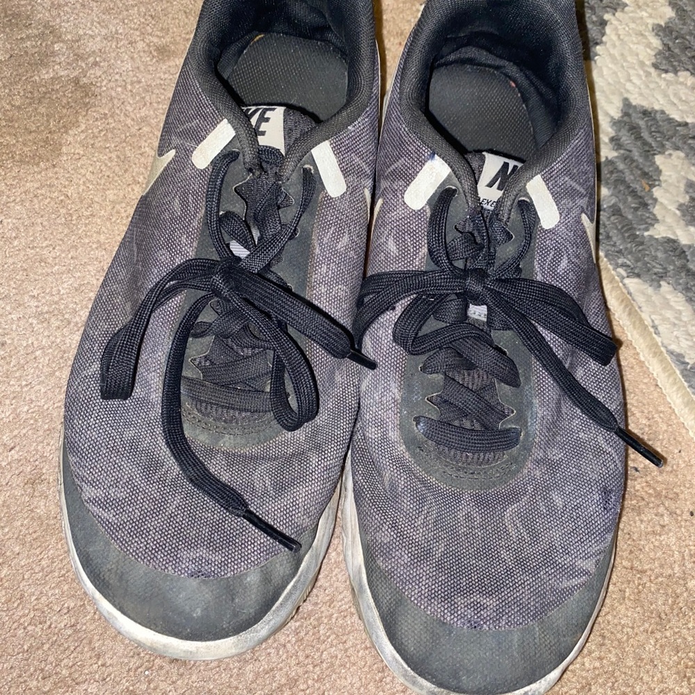 Nike tennis shoes